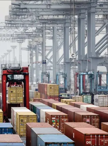  ?? ?? A.P. Møller-Maersk meldte sig i sidste uge parat til at se på det store tyske logistikse­lskab DB Schenker. Dermed blev stregerne tegnet op til en tvekamp med de danske landsmaend i DSV. Foto: Casper Dalhoff