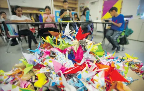  ?? JASON PAYNE/PNG ?? Students at Brantford Elementary School in Burnaby, presented Alison Lockhart with more than 2,000 paper cranes Thursday. Lockhart will give the cranes to her daughter, Amy Lee Croft, diagnosed with leukemia.