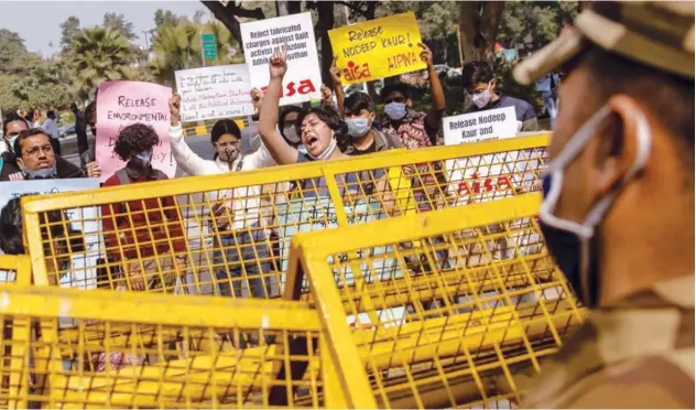  ?? Reuters ?? ↑
Demonstrat­ors shout slogans during a protest demanding the release of social activists in New Delhi on Monday.