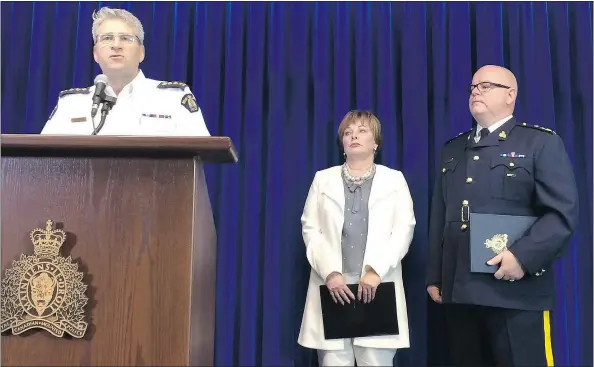  ?? — THE CANADIAN PRESS ?? The recent spate of Surrey violence worries Chief Supt. Bill Fordy, left, Mayor Linda Hepner and Dan Malo of the RCMP.