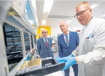  ?? Picture: PA. ?? Public Health Minister Joe Fitzpatric­k, centre, Professor Rory Gunson, left, and support technician Douglas Condie in the coronaviru­s testing laboratory at Glasgow Royal Infirmary.