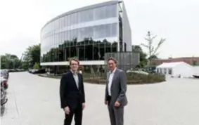  ?? FOTO WIM HENDRIX ?? Patholoog Mark Kockx (rechts) en klinisch bioloog Dirk Hendriks. Tegen 2020 wil het bedrijf honderd nieuwe mensen aanwerven.