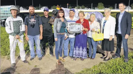  ?? JASON SIMMONDS/JOURNAL PIONEER ?? Czar Seelster won the 50th anniversar­y of the $25,000 Governor’s Plate, presented by Township Chevrolet, at Red Shores at Summerside Raceway on Saturday night. Time of the mile was 1:53.2. From left: Driver Kenny Arsenault; Darrell Crouse, son-in-law of trainer Greg Weatherbee; groom Clarence Laybolt; Kat Foster Crouse, daughter of Greg Weatherbee; Greg Weatherbee owner Tammy Johnston; Charlotte Cormier of Township Chevrolet; Lt.-Gov. Antoinette Perry, and Adam Toner of Township Chevrolet.