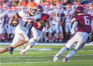  ?? MIKE SANDOVAL / FOR THE JOURNAL ?? Artesia’s Izac Cazares (17) runs downfield as he pursued by Belen’s Derian Rodriguez (6) during Friday night’s game at Belen High School.