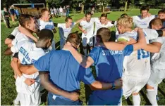  ?? Foto: Horst Hörger ?? Bei den Spielern der SSG Ulm 99 kam große Freude auf, nachdem sie mit einem kla ren Erfolg über Jungingen den Stadtpokal gewonnen hatten.