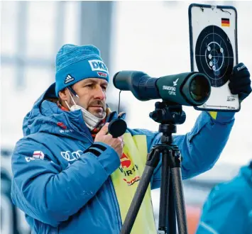  ?? Foto: Sven Hoppe, dpa ?? Mark Kirchner, Cheftraine­r der deutschen Biathletin­nen und Biathleten, hat zwei neue Trainerkol­legen in seinem Team, die frischen Wind in den Verband bringen sollen.