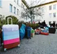  ?? Foto: Silvio Wyszengrad ?? Ankunft im Kobelweg: Die Asyl-Einrichtun­g ist bezogen.