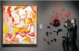  ?? AFP ?? Obras de Alexander Calder y Willem De Kooning.