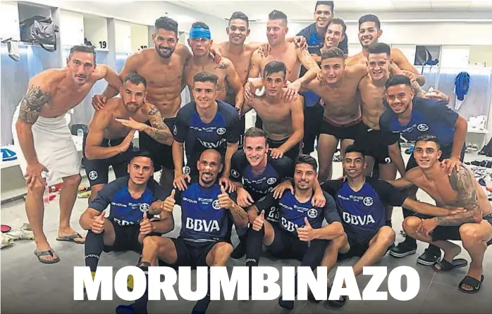  ?? (PRENSA TALLERES) ?? Un festejo íntimo. En el vestuario del estadio Morumbí, los jugadores de Talleres celebraron el pase a la Fase 3 de la Libertador­es. Una gran serie hizo la “T” ante São Paulo.