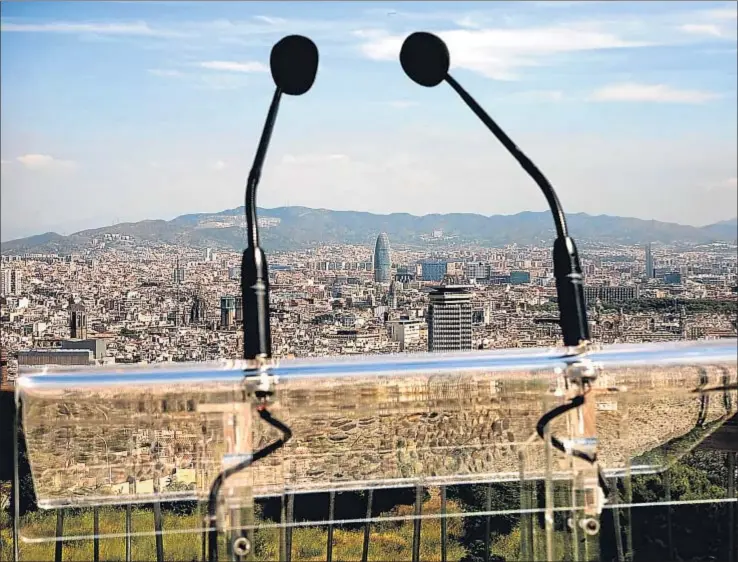  ?? PEDRO MADUEÑO ?? Imagen de Barcelona, con la sierra de Collserola al fondo, desde el mirador del Alcalde, en la montaña de Montjuïc