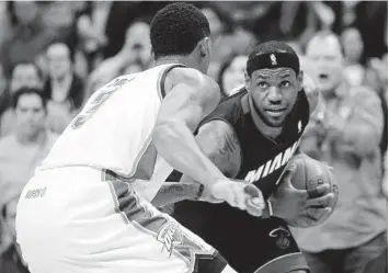  ?? MARK D. SMITH/ USA TODAY SPORTS PHOTO ?? Heat forward LeBron James, right, broke his nose in the fourth quarter of Thursday’s win over Oklahoma City.