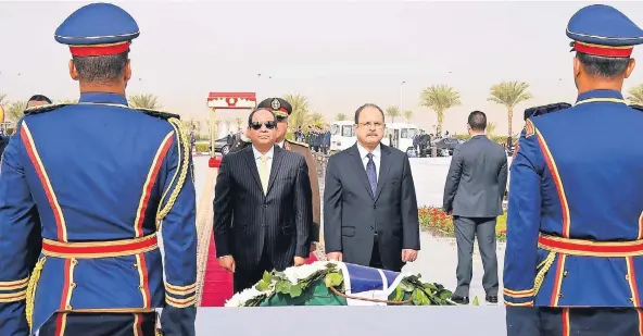  ?? FOTO: ACTION PRESS ?? Ägyptens Präsident Abdel Fattah al Sisi (mit Sonnenbril­le), hier auf einer Feierstund­e zum „Tag der Polizei“, weiß um die wachsende Unzufriede­nheit in seinem Land.