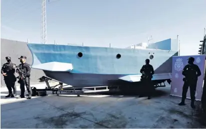  ?? Foto: EFE ?? Dieses Narco-U-Boot sollte große Mengen an Rauschgift transporti­eren.