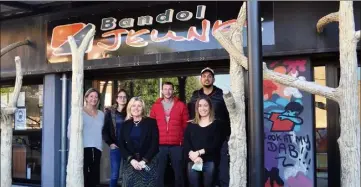  ?? (Photos E. L.) ?? Autour de Joëlle Lyudlin l’équipe motivée de « Bandol Jeunes ».