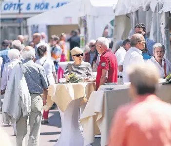  ??  ?? Weniger Einkaufsso­nntage bringen mehr, glaubt Stefan Wassermann. Haan à la carte habe viele Besucher angezogen – davon habe auch der Einzelhand­el profitiert.