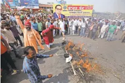  ?? RAMINDER PAL SINGH/EPA-EFE ?? Dalit people burn an effigy of Indian Prime Minister Narendra Modi in Amritsar during a nationwide strike on April 2.