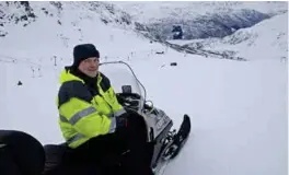  ?? KNUT S. VINDFALLET ?? Daglig leder Oddvar Bratteteig var med da helikopter­et ble funnet i fjellsiden i Røldal natt til i går.