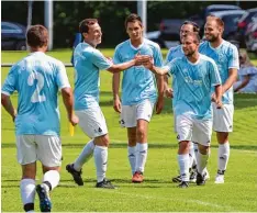  ?? Foto: Horst Hörger ?? Die Spieler des FC Silheim kamen beim Derby in Nersingen aus dem Jubeln gar nicht mehr raus. Sieben Tore schenkten sie dem Nachbarn ein.