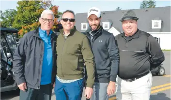  ??  ?? Serge Lalande, Tommy Caron, Pierre-yves Légaré et Jean-françois Guay, de Mercedes-benz de Québec.