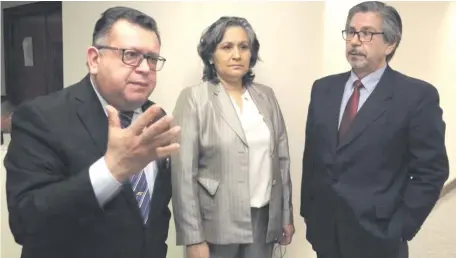  ??  ?? Los camaristas Aniceto Amarilla, Miryam Meza e Isidro González, enjuiciado­s por el Jurado de Enjuiciami­ento de Magistrado­s.