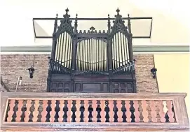  ??  ?? The pipe organ above the narthex. It was installed in 1894 and was bought in Zaragoza, Spain.
