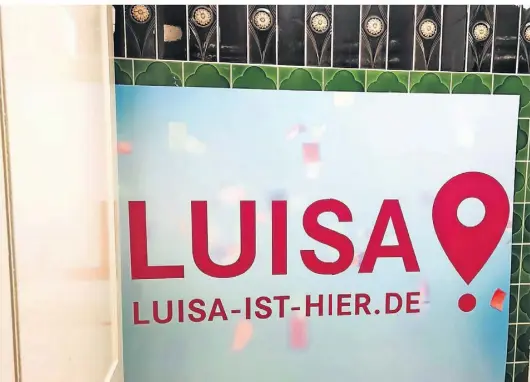  ?? KASTER FOTO: MAREN ?? Im „Brauhaus Manamana“hängen auf der Damentoile­tte mehrere Plakate, die auf die Luisa-Frage hinweisen.