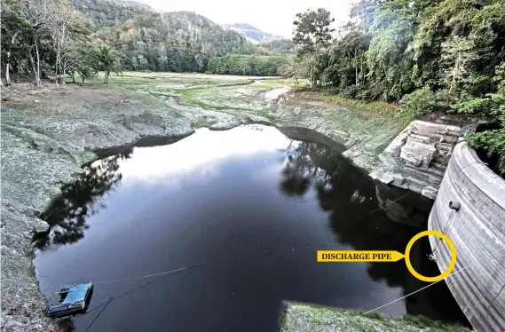  ?? SUNSTAR FOTO / ALEX BADAYOS ?? DISCHARGE PIPE WATER DOWN. The Metropolit­an Cebu Water District can no longer draw water from the Buhisan Dam. On Monday, March 25, the weak El Niño caused the water level at the dam to fall below the level of its discharge pipe.