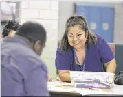  ?? DEBORAH CANNON / AMERICAN-STATESMAN ?? Cruz Vasquez talks with a patient Tuesday at the Austin State Hospital. The Health and Human Services Commission asked the governor to let it fill jobs at the 10 state psychiatri­c hospitals.