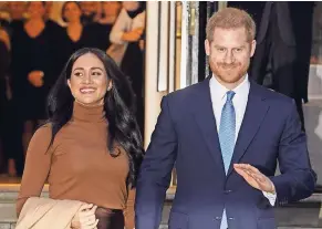  ??  ?? el Príncipe
Enrique y Meghan Markle construirá­n centros de ayuda para desfavorec­idos