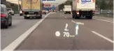  ??  ?? Das Head-up-Display unterstütz­t das sichere Reisen mit seinen übersichtl­ichen Navigation­sanzeigen.