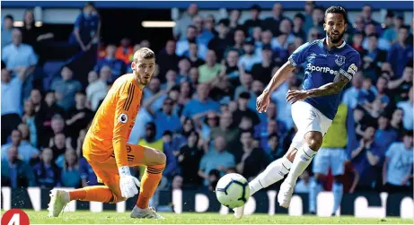  ?? GETTY IMAGES ?? Helpless: De Gea can only watch as Walcott adds some gloss to the scoreline 4