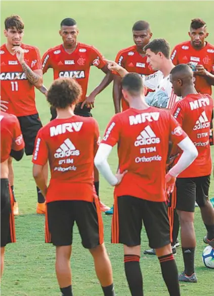  ?? Gilvan de Souza / FlamenGo ?? Todos estão sob pressão na equipe do Flamengo: jogadores e o técnico interino Mauricio Barbieri