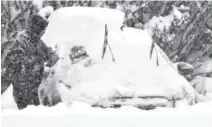  ?? Markell DeLoatch, Public Opinion ?? Aman sweeps snow off his car during a snowstorm Saturday.