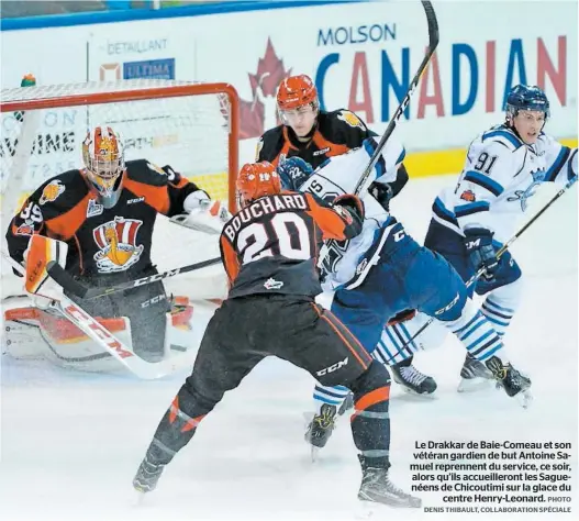  ?? PHOTO DENIS THIBAULT, COLLABORAT­ION SPÉCIALE ?? Le Drakkar de Baie-comeau et son vétéran gardien de but Antoine Samuel reprennent du service, ce soir, alors qu’ils accueiller­ont les Saguenéens de Chicoutimi sur la glace du centre Henry-leonard.