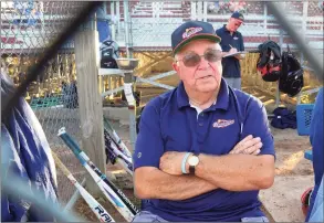  ?? Christian Abraham / Hearst Connecticu­t Media ?? Brakettes manager John Stratton speaks with the team before going up against Rock Gold at DeLuca Field in Stratford in 2017.