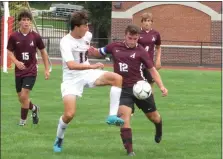  ?? ED MORLOCK/MEDIANEWS GROUP ?? Abington’s Jimmy Marino (12) and Upper Dublin’s Zach Berman (10) battle for a losse ball on Thursday.