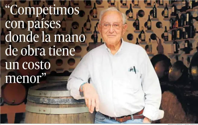  ?? REPORTAJE GRÁFICO: ALBERTO DOMÍNGUEZ ?? Diego Velo, empresario de La Canastita, abre a ‘Huelva Informació­n’ las puertas de su finca El Bosque.