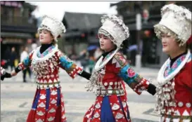  ?? HUANG XIAOHAI / FOR CHINA DAILY ?? Local Miao people dress up for Spring Festival in Danzhai county, Guizhou province.