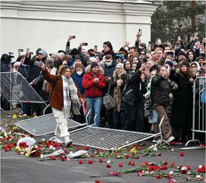  ?? ?? Mourners at the funeral of Alexei Navalny; elections this weekend may be marked by more civil disobedien­ce