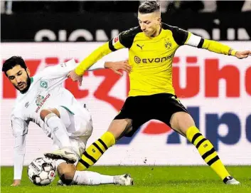  ?? AP-BILD: MEISSNER ?? Abgeschirm­t: Bremens Nuri Sahin (links) setzt sich gegen Marco Reus durch.