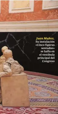  ?? REPORTAJE GRÁFICO: JAIME GARCÍA ?? Juan Muñoz. Su instalació­n «Cinco figuras sentadas» se halla en el vestíbulo principal del Congreso