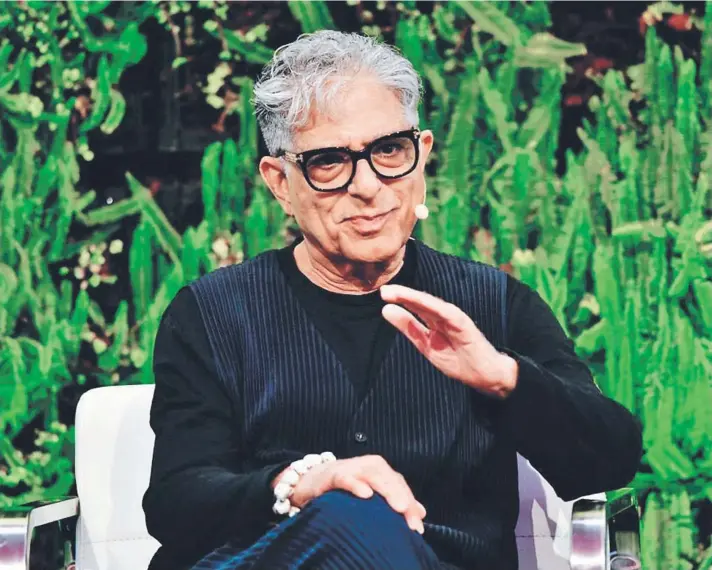  ?? ?? ►
Deepak Chopra nació en Nueva Delhi, tiene 77 años y defiende la medicina alternativ­a con conceptos de física cuántica.