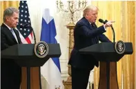  ?? EVAN VUCCI/AP ?? AMUK PRESIDEN: Donald Trump mengecam media saat konferensi pers bersama Presiden Finlandia Sauli Niinisto (kiri) kemarin.