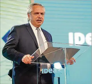  ?? ?? FERNÁNDEZ. El presidente argentino en un encuentro en el Instituto de Desarrollo Empresaria­l IDEA.
