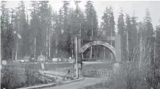  ?? B.C. ARCHIVES ?? The arch at the entrance to Stanley Park is seen in a photo at the time of governor general Lord Stanley’s visit in October 1889.