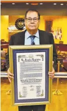  ??  ?? Distinción. La Asamblea Legislativ­a reconoció el esfuerzo y dedicación del docente Martín Romeo Monterrosa durante toda su trayectori­a. Fue nombrado como “Notable Maestro de El Salvador”.