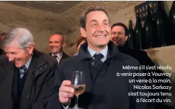  ?? ?? Même s’il s’est résolu à venir poser à Vouvray un verre à la main, Nicolas Sarkozy s’est toujours tenu à l’écart du vin.