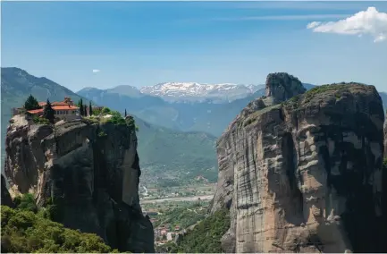  ?? (Eshet Tours) ?? FABLED MONASTERIE­S are perched on rare rock formation ‘stilts’ in central Greece’s Meteora.