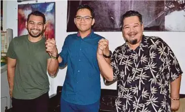  ?? [ FOTO ROSMAN SHAMSUDIN / BH ] ?? Gandingan mantap Amal Ziaq (kiri), Mohd Hadli (tengah) dan Mamat untuk filem Karya 12 terbitan Astro.