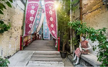  ??  ?? The Lady sculpture and textile installati­on at Kwai Chai Hong in Kuala Lumpur pays tribute to the classic ‘Wan Shou Wu Jiang’ porcelain design. — Photos: JAVIER CHOR